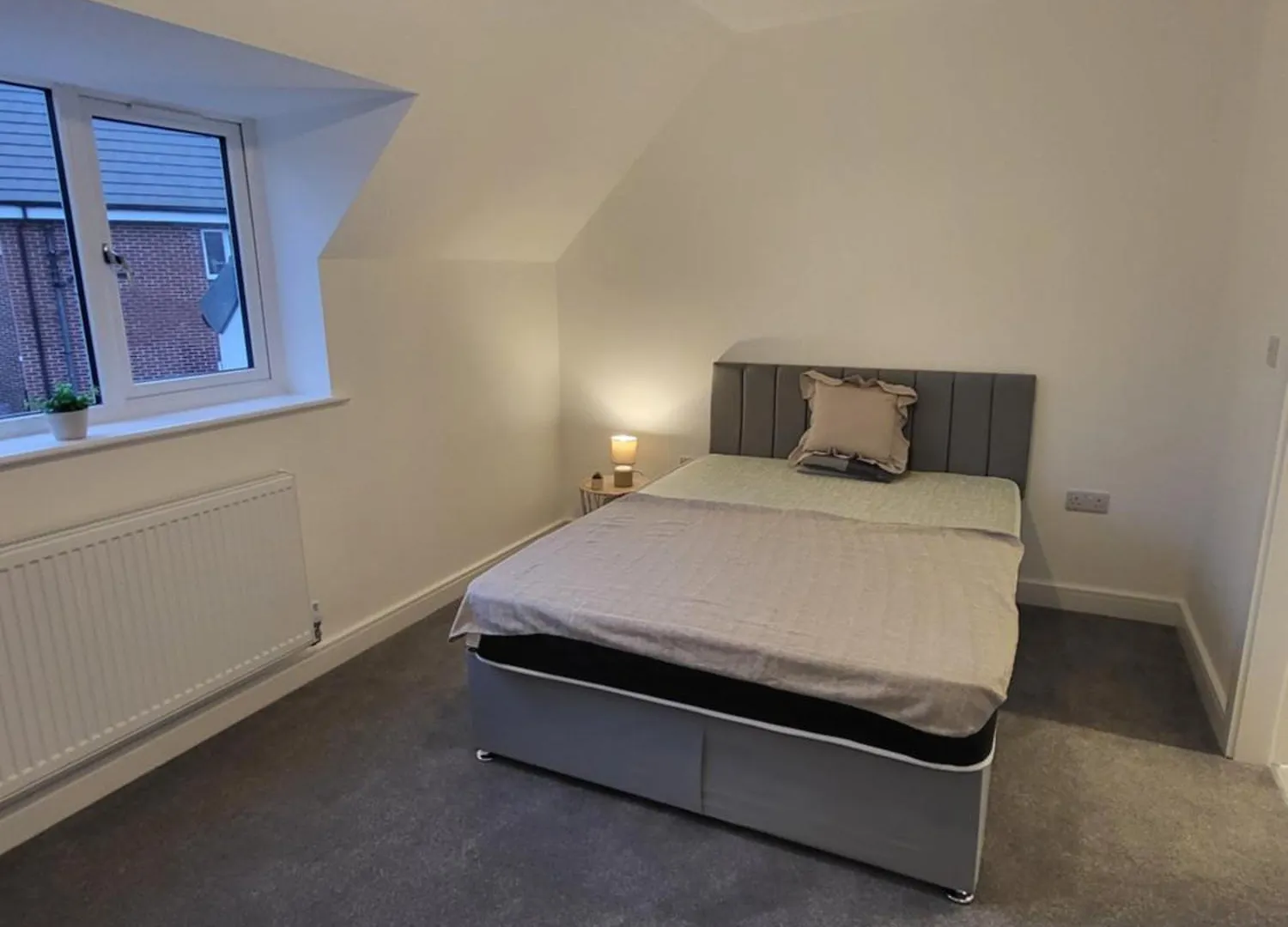 Casa vacanze Stylish 3-Bed Home With Parking & Garden New Rotherham Development