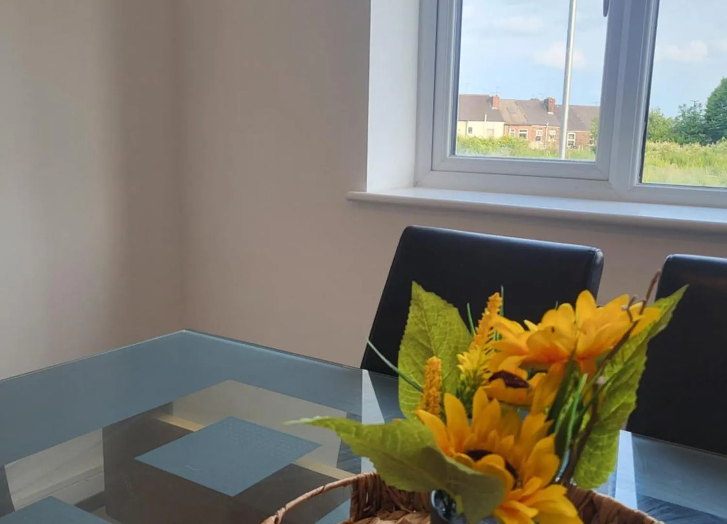 Stylish 3-Bed Home With Parking & Garden New Rotherham Development