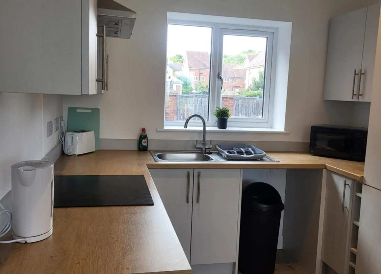 Stylish 3-Bed Home With Parking & Garden New Rotherham Development Casa vacanze