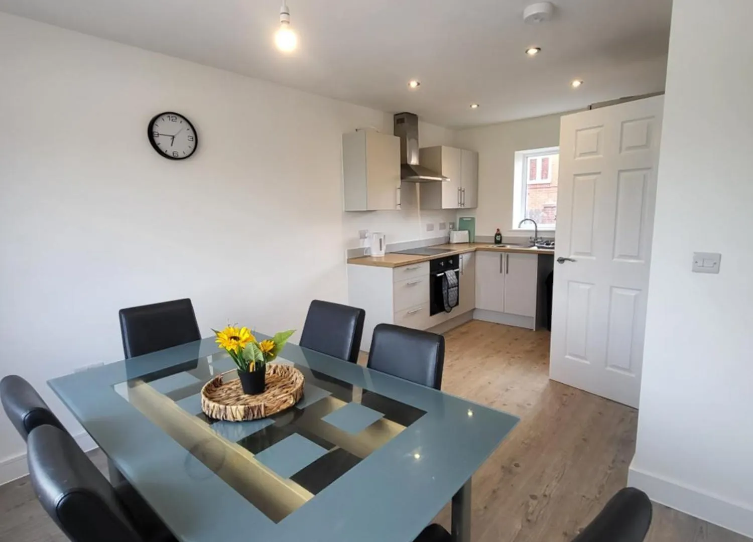 Casa vacanze Stylish 3-Bed Home With Parking & Garden New Rotherham Development