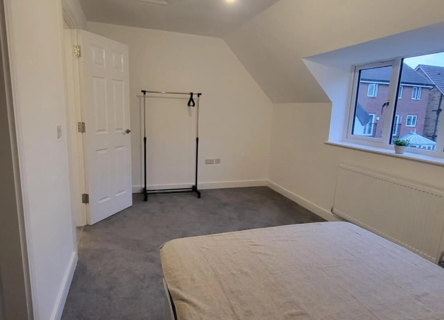 Stylish 3-Bed Home With Parking & Garden New Rotherham Development