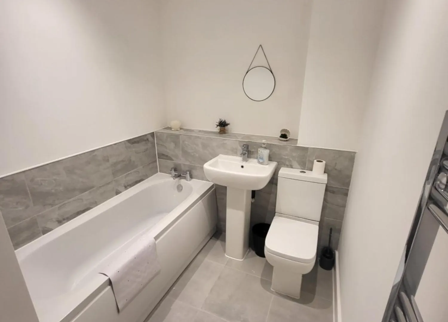 Stylish 3-Bed Home With Parking & Garden New Rotherham Development Casa vacanze